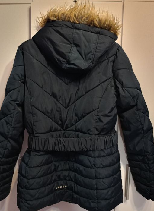 Топло зимно яке момиче