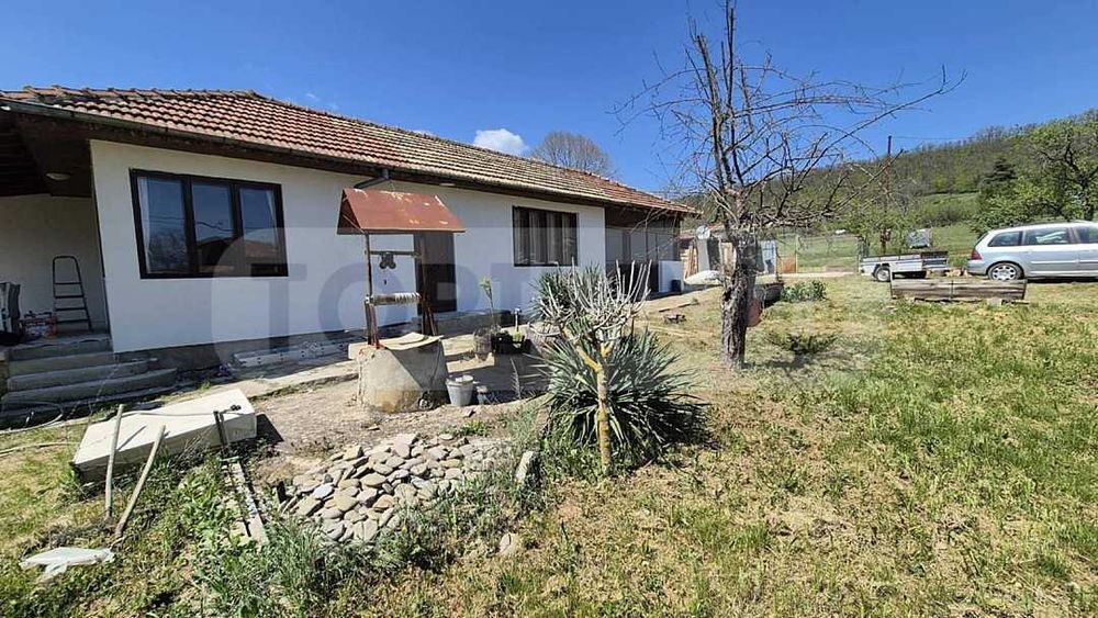 Едноетажна къща в село Александрово