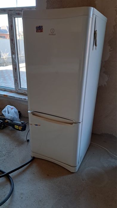 Холдильник Indesit