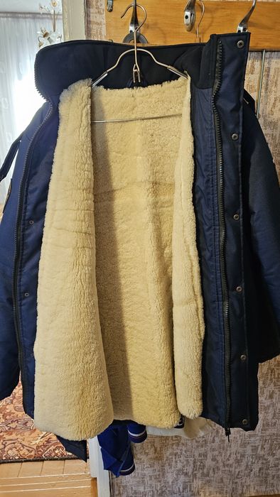 Продам куртку новую.