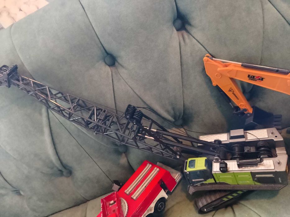 Продам машинки игрушечная техника