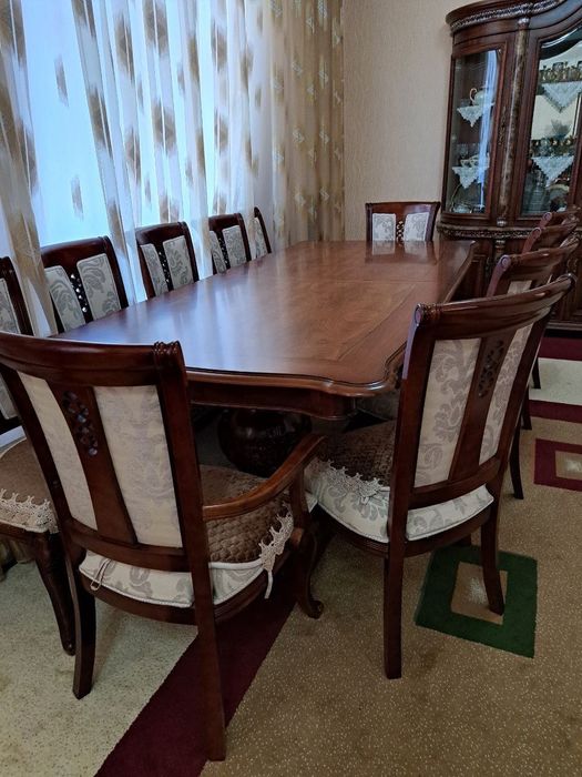 Продается стенка, стол и стулья