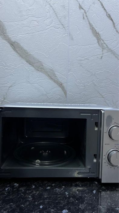 Продаётся микроволновая печь