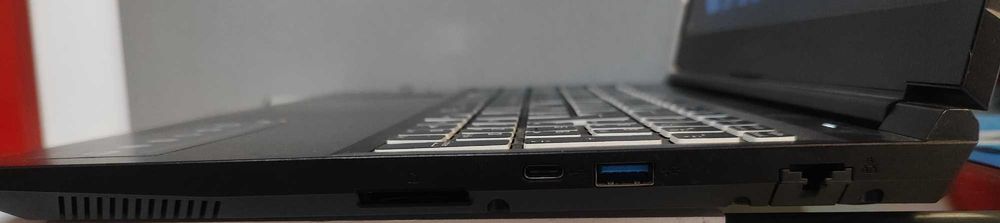 Геймърски лаптоп MEDION ERAZER GAMING E 10