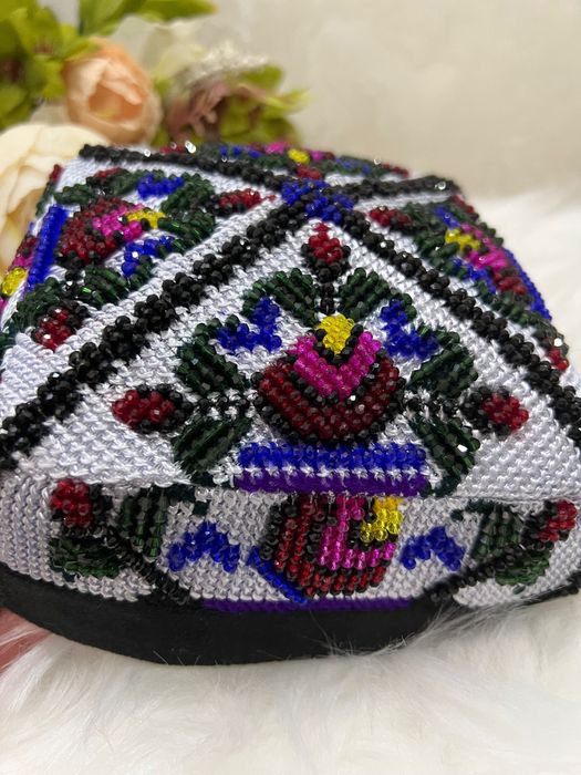 Qo’lda bezatilgan do’ppi