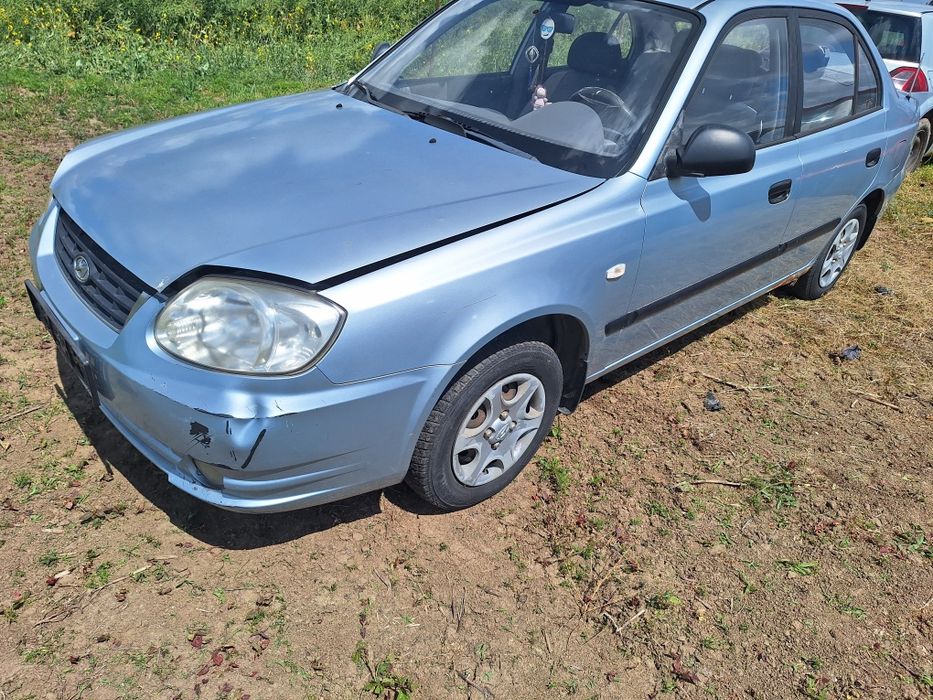 Dezmembrez hyundai accent