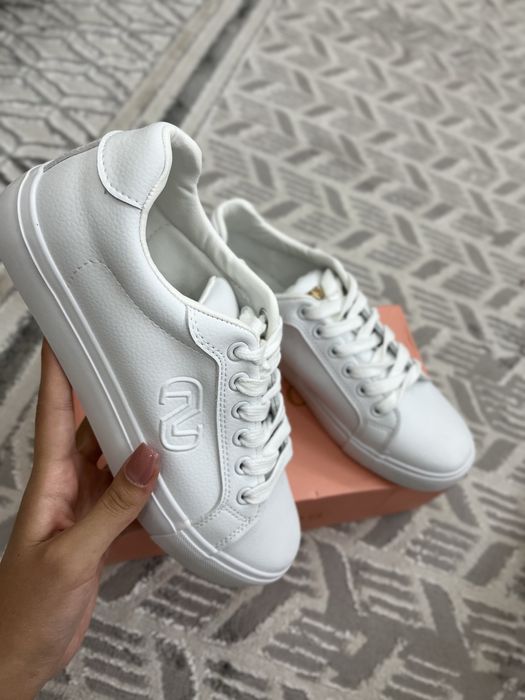 Кроссовки новые.