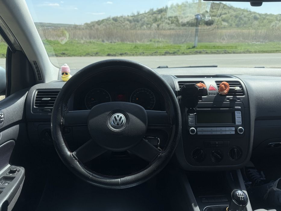 Vând VW Golf 5 - 1.9 tdi