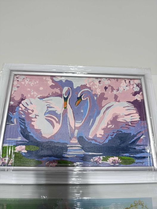 Картина по номера "Лебеди", завършена, готова за окачване, в рамка