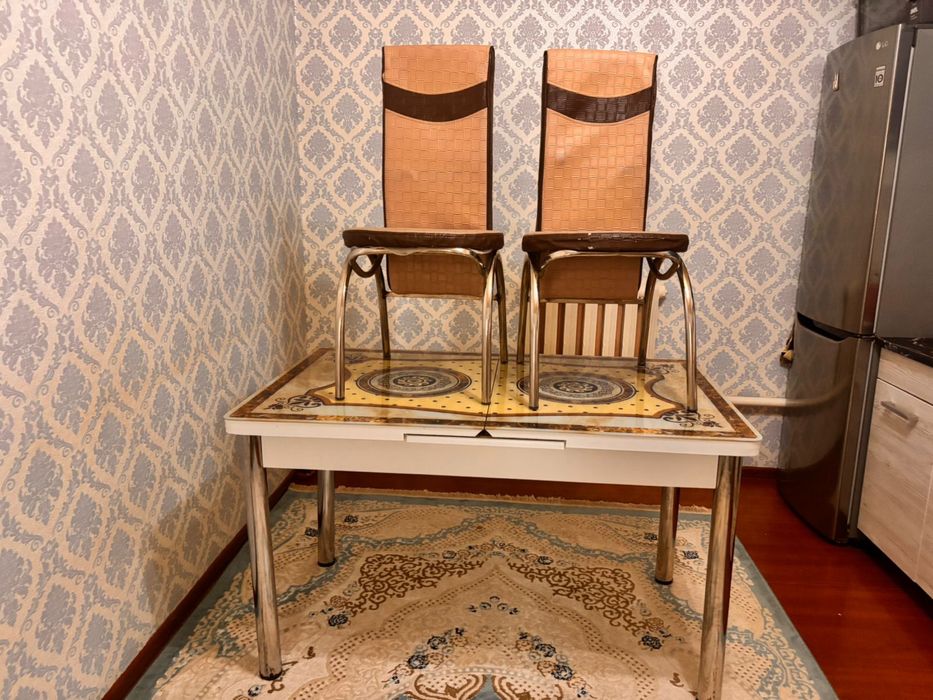 Ас үй үстелі орындығымен