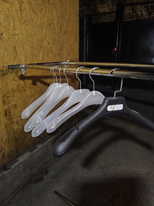 Продам плечики вешалки.