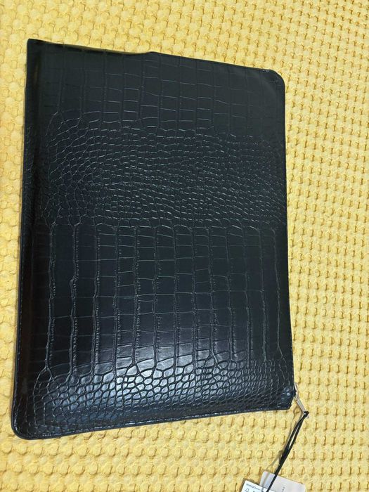 кожена чанта за лаптоп