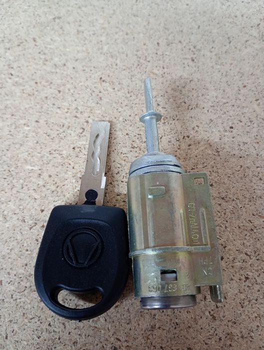 Замок двери а6с5