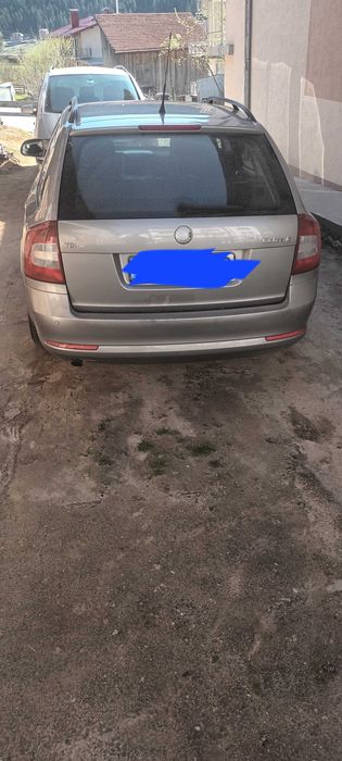 Автомобил