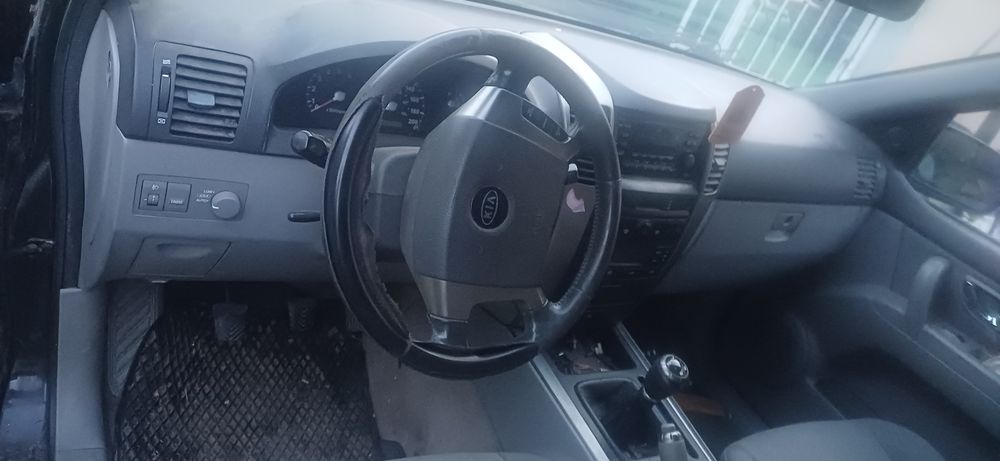 Kia sorento 25 disel.4x4 4x2 stare buna acte expirate fiscal.1800euro schimb