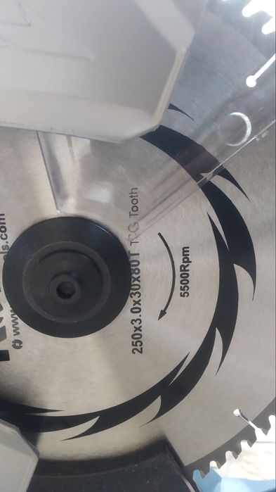 Продается торцовочная пила RONIX