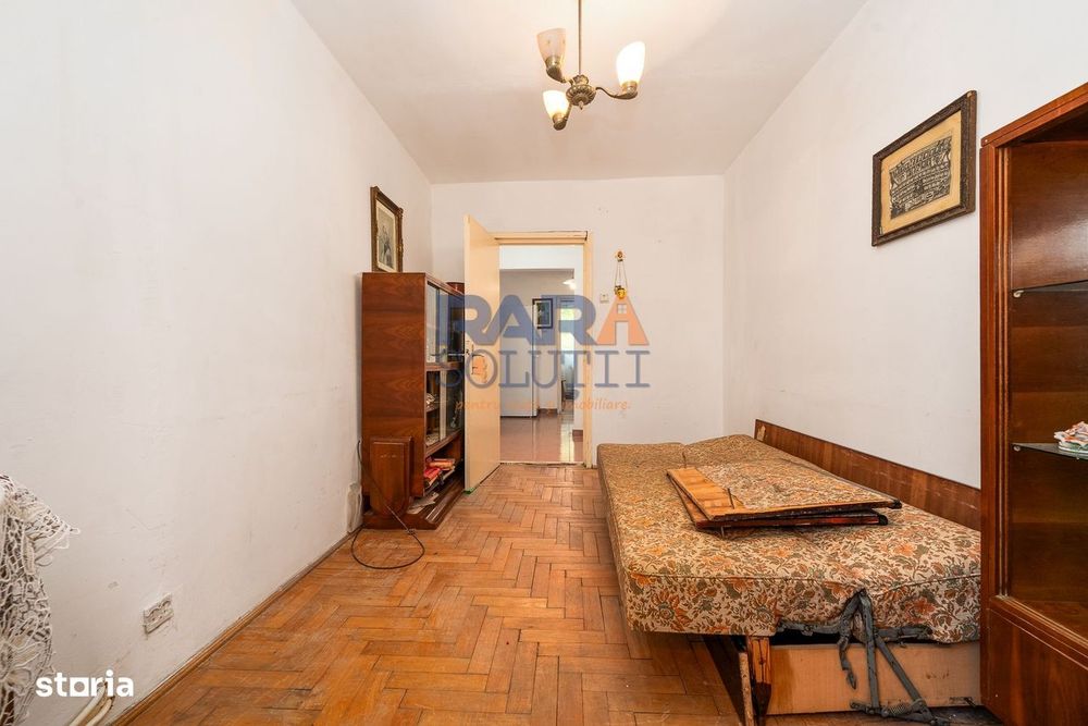 3 camere, etaj 1, lângă Primărie