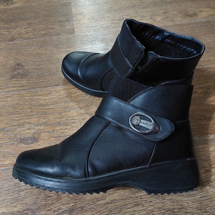 Продам демисезонные ботинки