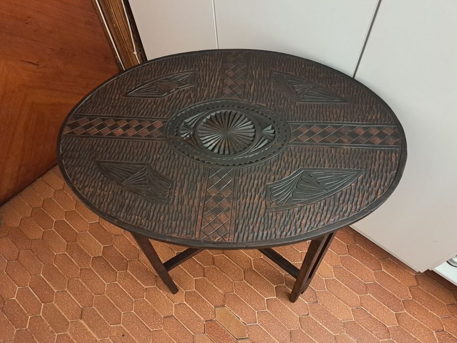 Masă din lemn, stil Neo - Românesc.
