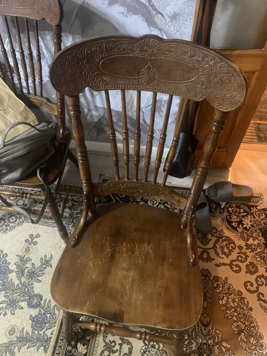 Продам 5 деревянный стульев