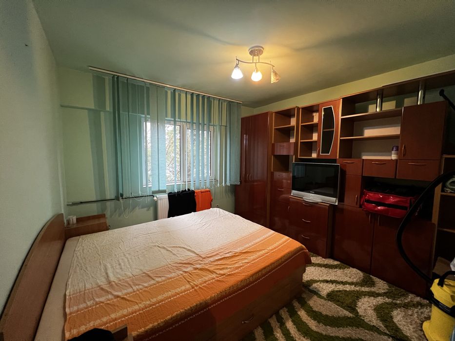 Apartament 2 camere etajul 1 decomandat Micalaca 700