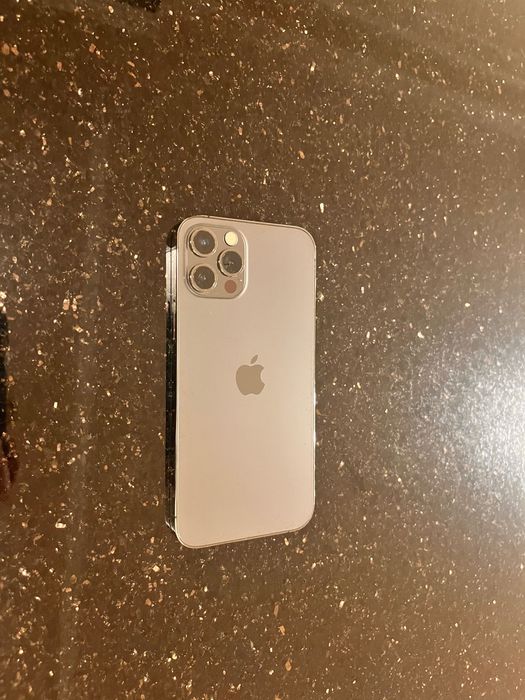 iPhone 12 Pro и Apple Airpods