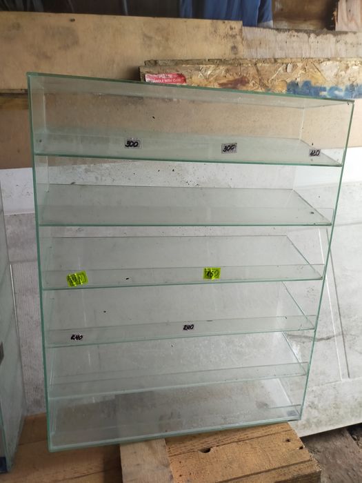 Ветрина для магазина.