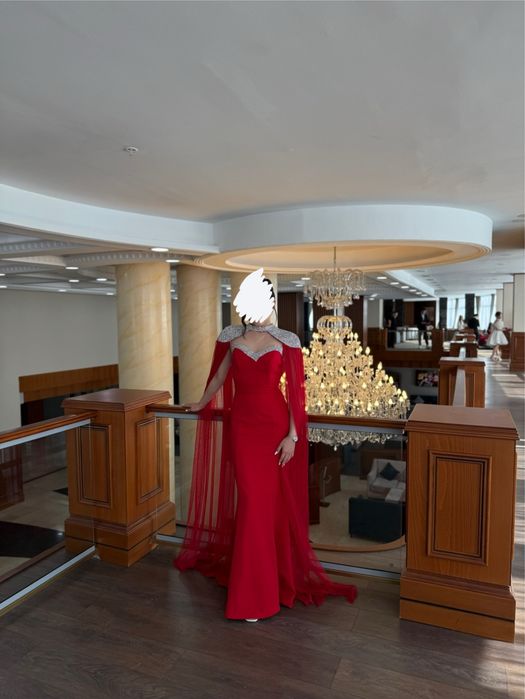 Продам красное вечернее платье