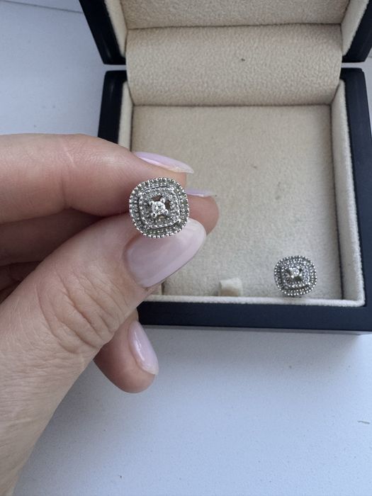 Продам сережки белое золото