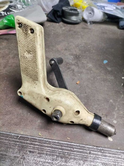 Продам дрель ручную маленькую