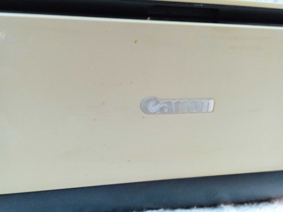 Продавам цветен принтер Canon pixma260