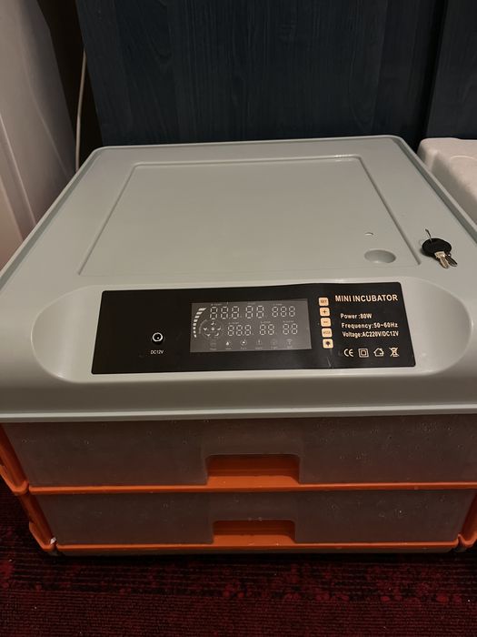 Инкубатор Умница 90 яйц