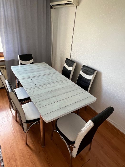 Стол со стульями