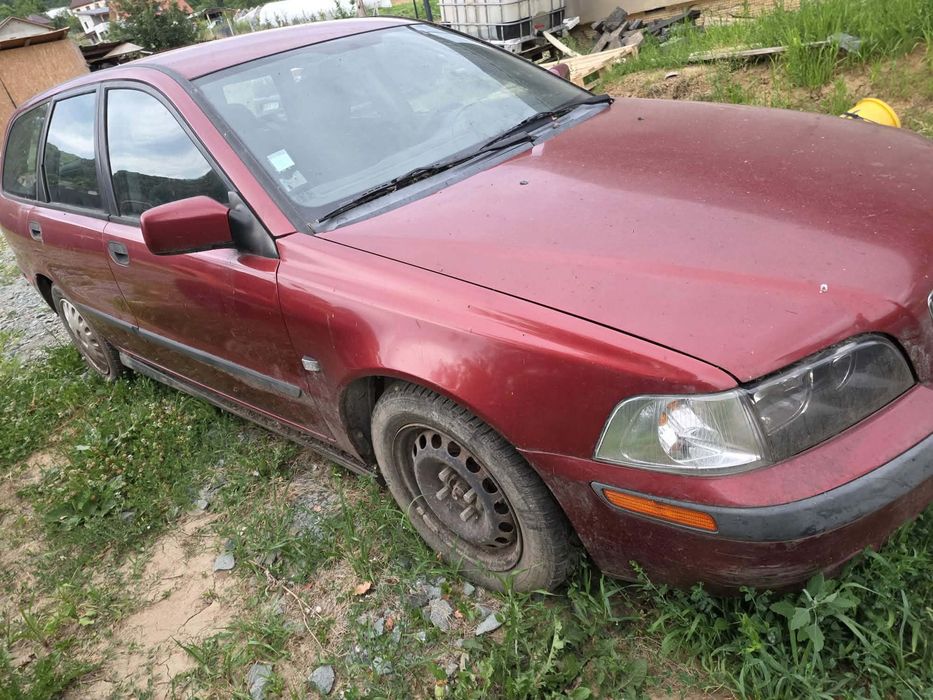 VOLVO V40 2001