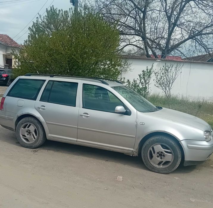 Vand sau dezmembrez golf 4 in jud. Arad