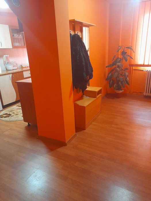 Apartament 4 camere transformat în apartament cu 3 camere plus garaj