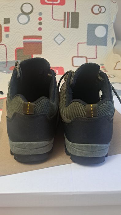 Vând încălțăminte drumetie