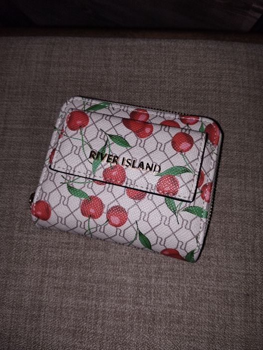 Дамско портмоне с ефектен принт