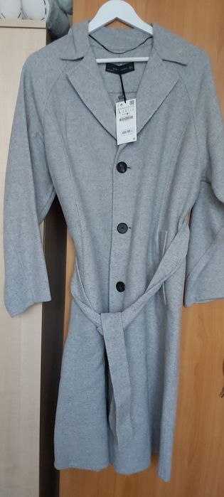 Vând palton Zara hand made din lână, nou cu etichetă.