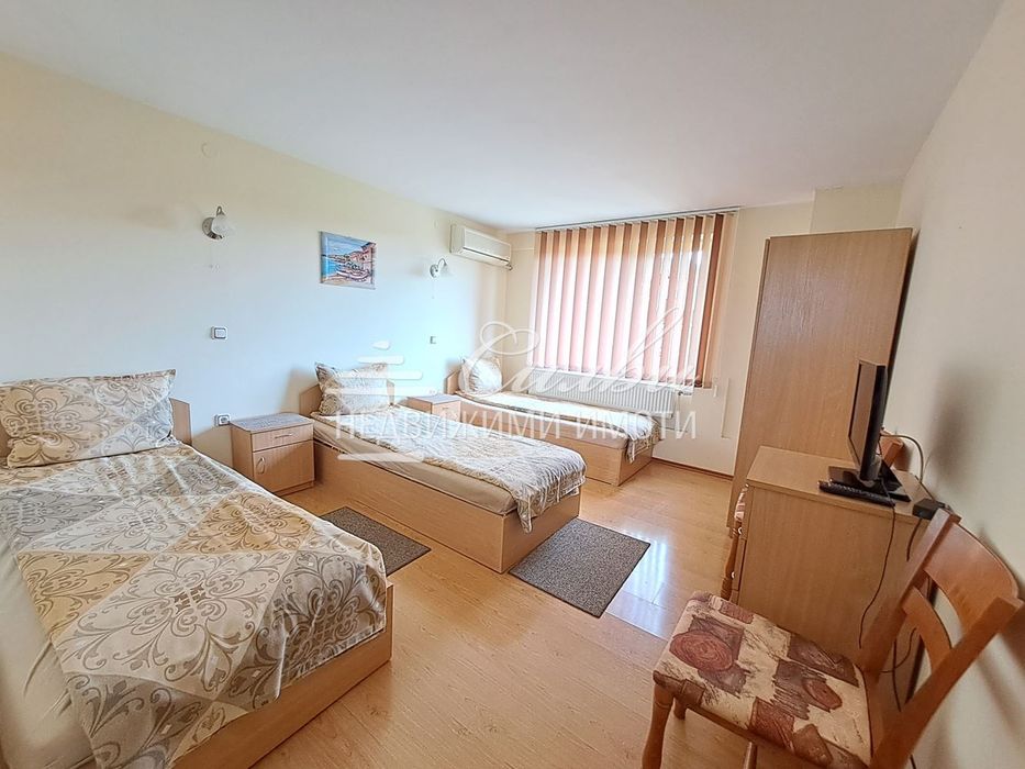 ПРЕКРАСЕН имот с ДВЕ самостоятелни къщи в с. Мадара!