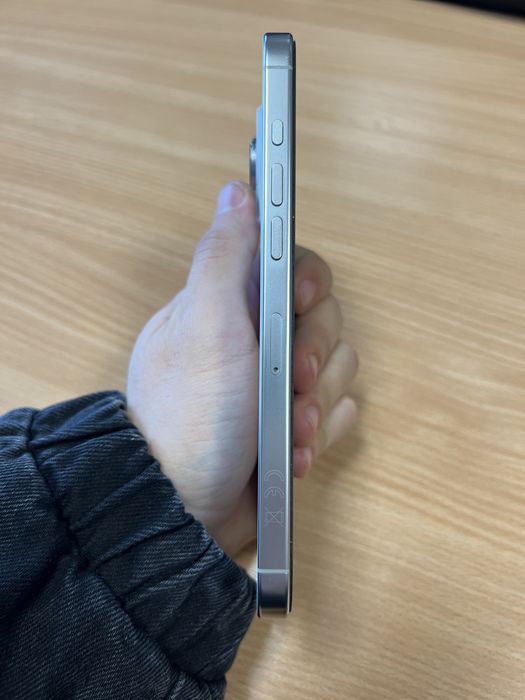 iPhone 16 Pro Max 256GB 28 цикъла Гаранционен