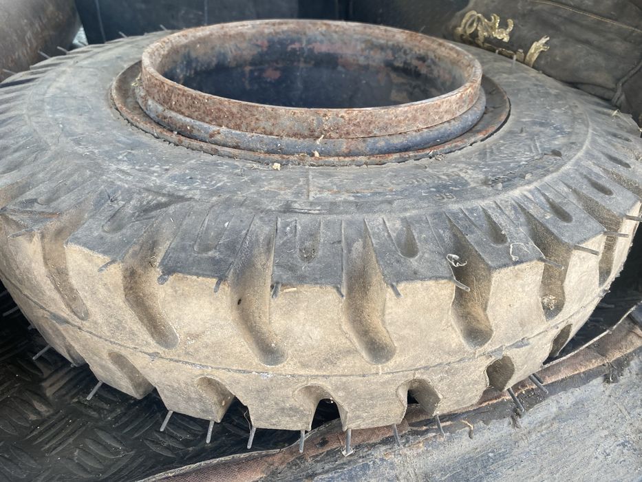 Шины на кару 2 штуки