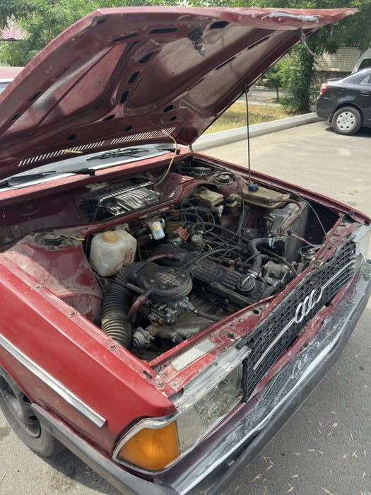 Audi 100 c2  2.2 объем