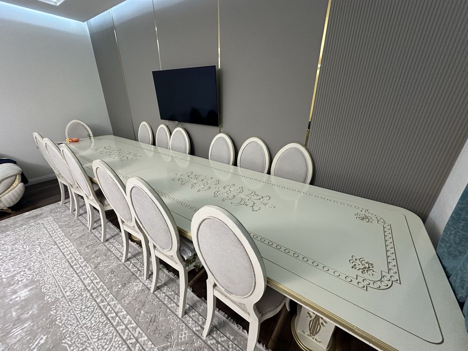 Стол со стульями