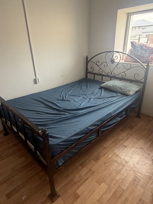 Кровать спальная