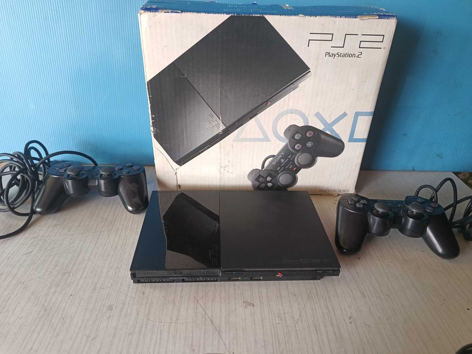 Продавам PSP 2 много запазен  с два джойстика
