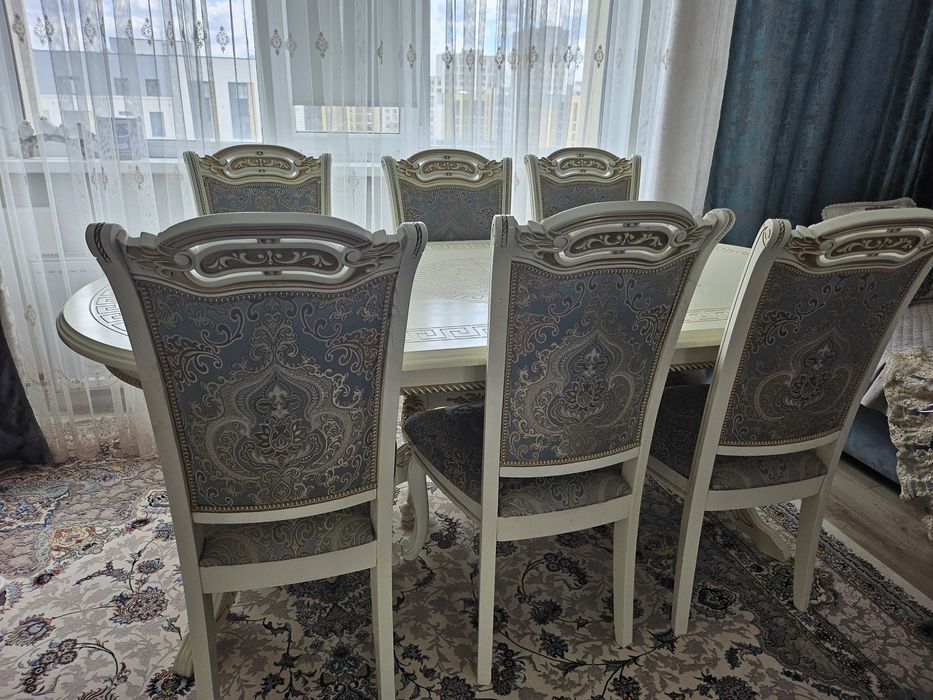 Стол и 6 стульев