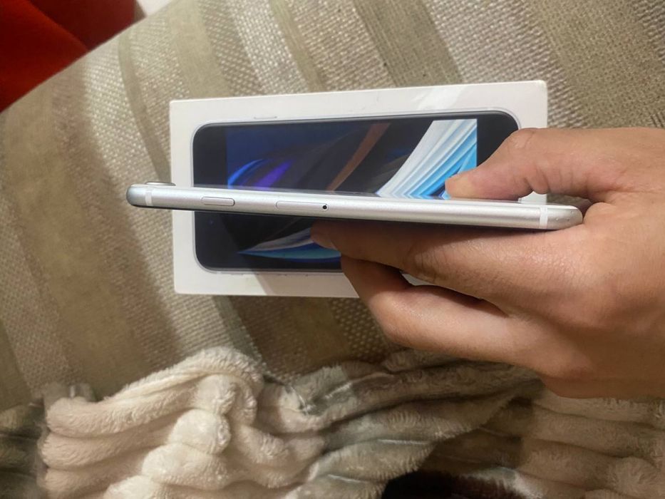 Айфон се 64 гб iphoneee