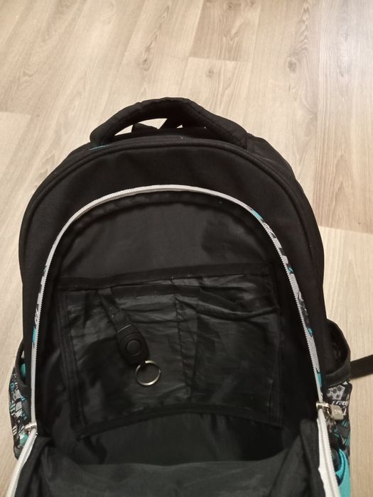 Продам рюкзак школьный.