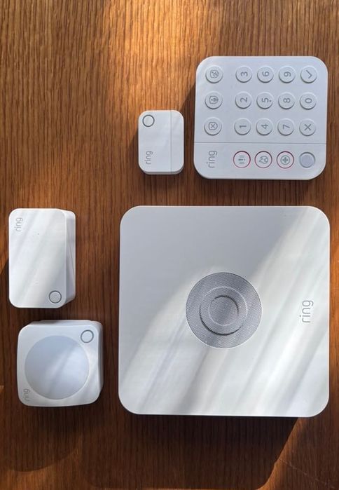 Ring Alarm (M) 5 Piece Kit+ Indoor Camera (2nd Gen).